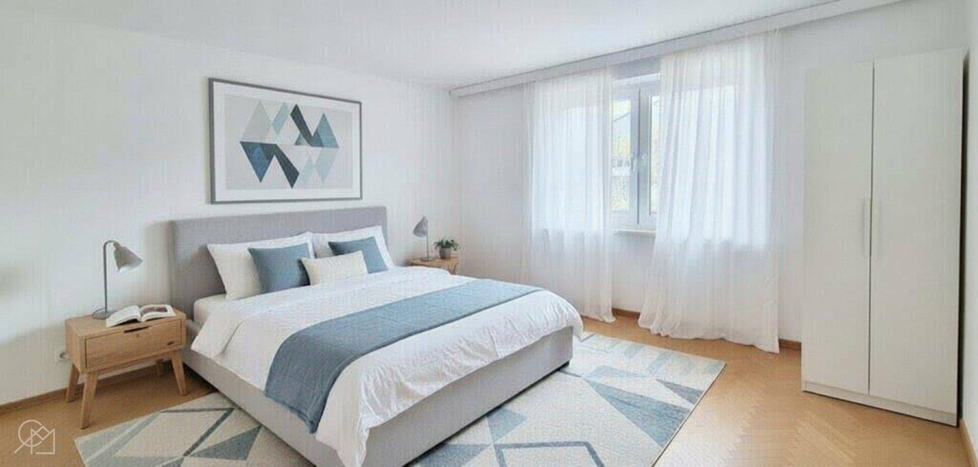 Helles Schlafzimmer mit Parkettboden, Doppelbett und modernem Dekor.