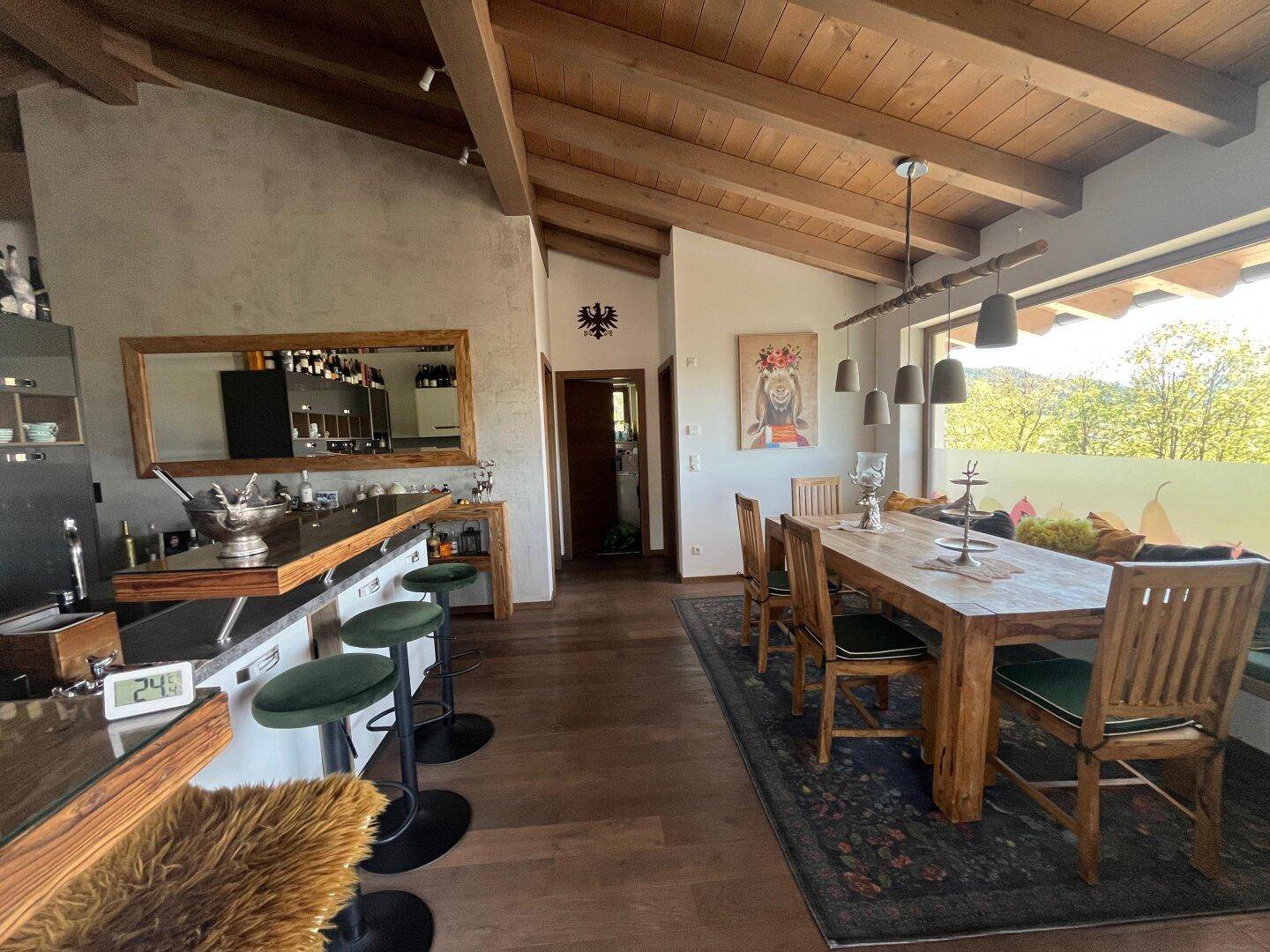 Exklusive Dachgeschosswohnung mit Sonnenterrasse und herrlichem Bergblick - Ansicht 3