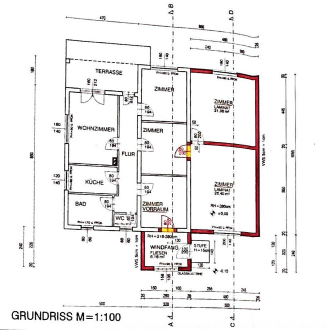 Detaillierter Grundriss mit Zimmern, Terrasse, Bad und separatem WC.
