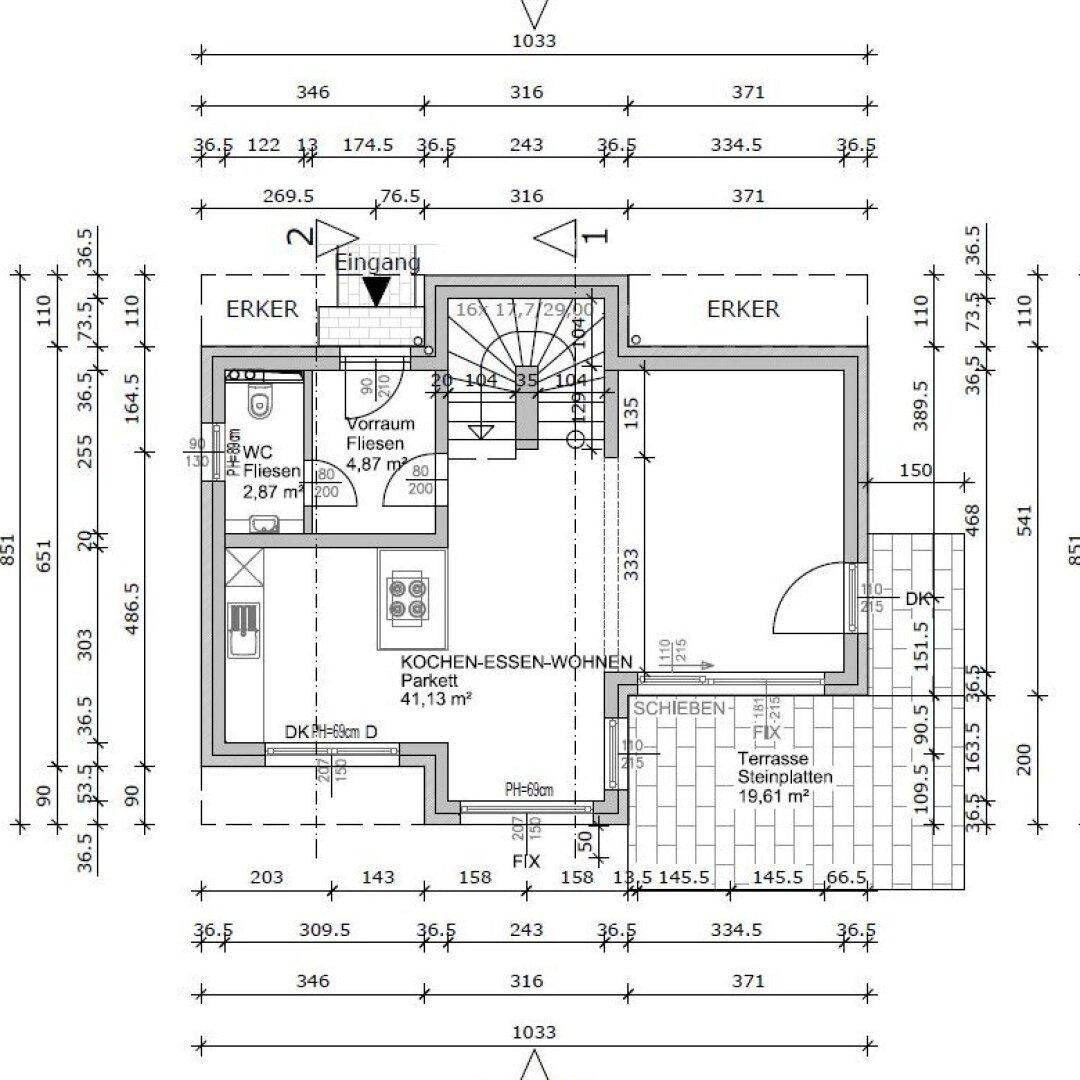 Grundriss des Erdgeschosses mit offenem Wohn-Essbereich, Küche und Terrasse.