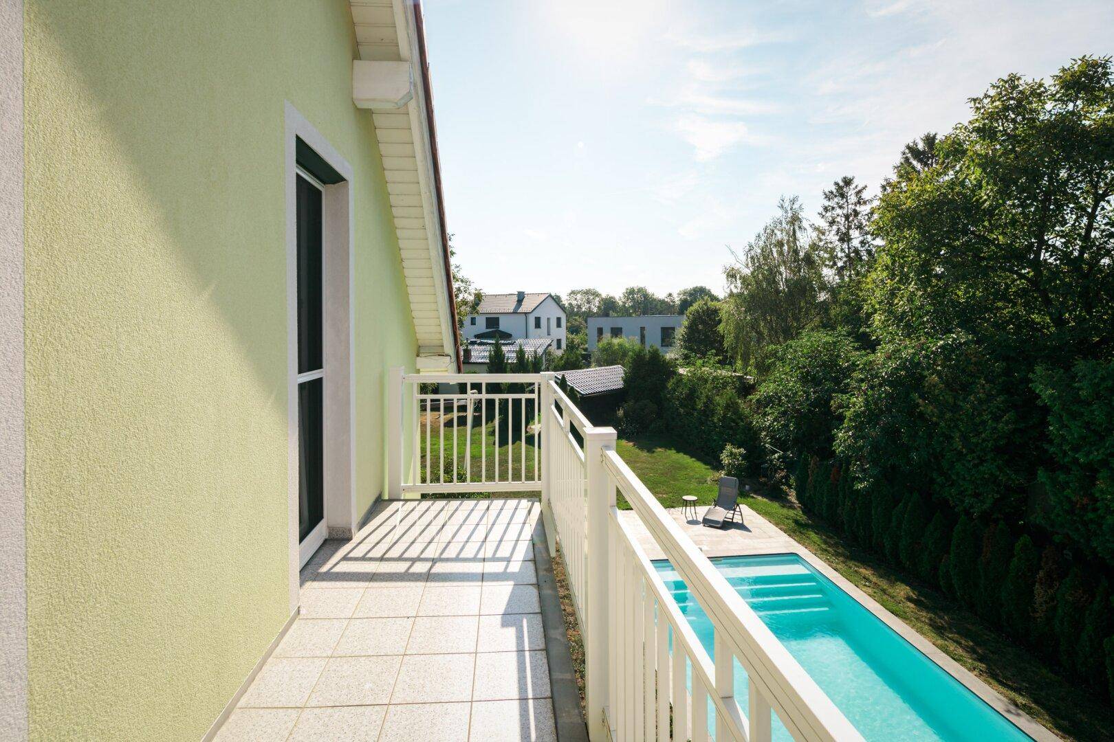 südseitiger Balkon im Dachgeschoss