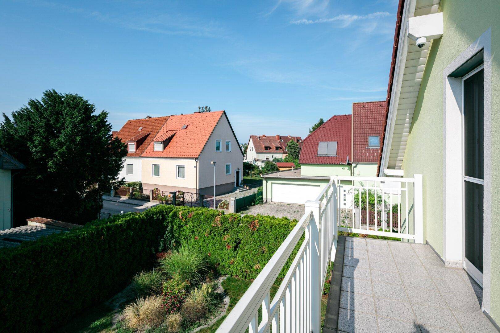 südseitiger Balkon im Dachgeschoss