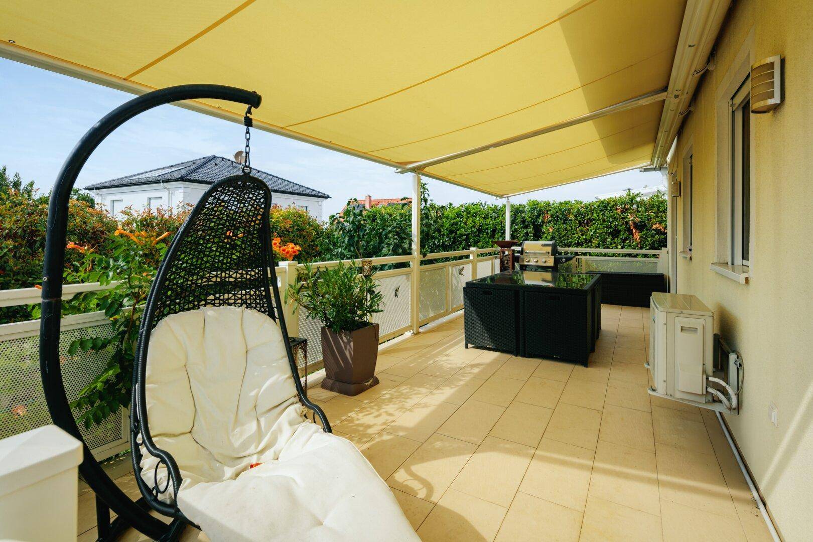 Urlaubsfeeling inklusive! Modernes Einfamilienhaus mit Balkon, Terrasse und Garten in Gated Community mit idyllischem Badesee - Ansicht 2