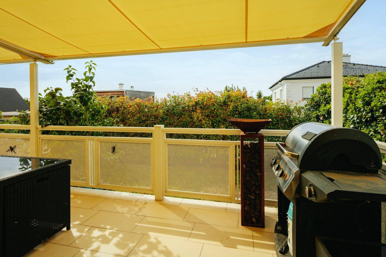 Urlaubsfeeling inklusive! Modernes Einfamilienhaus mit Balkon, Terrasse und Garten in Gated Community mit idyllischem Badesee - Ansicht 3