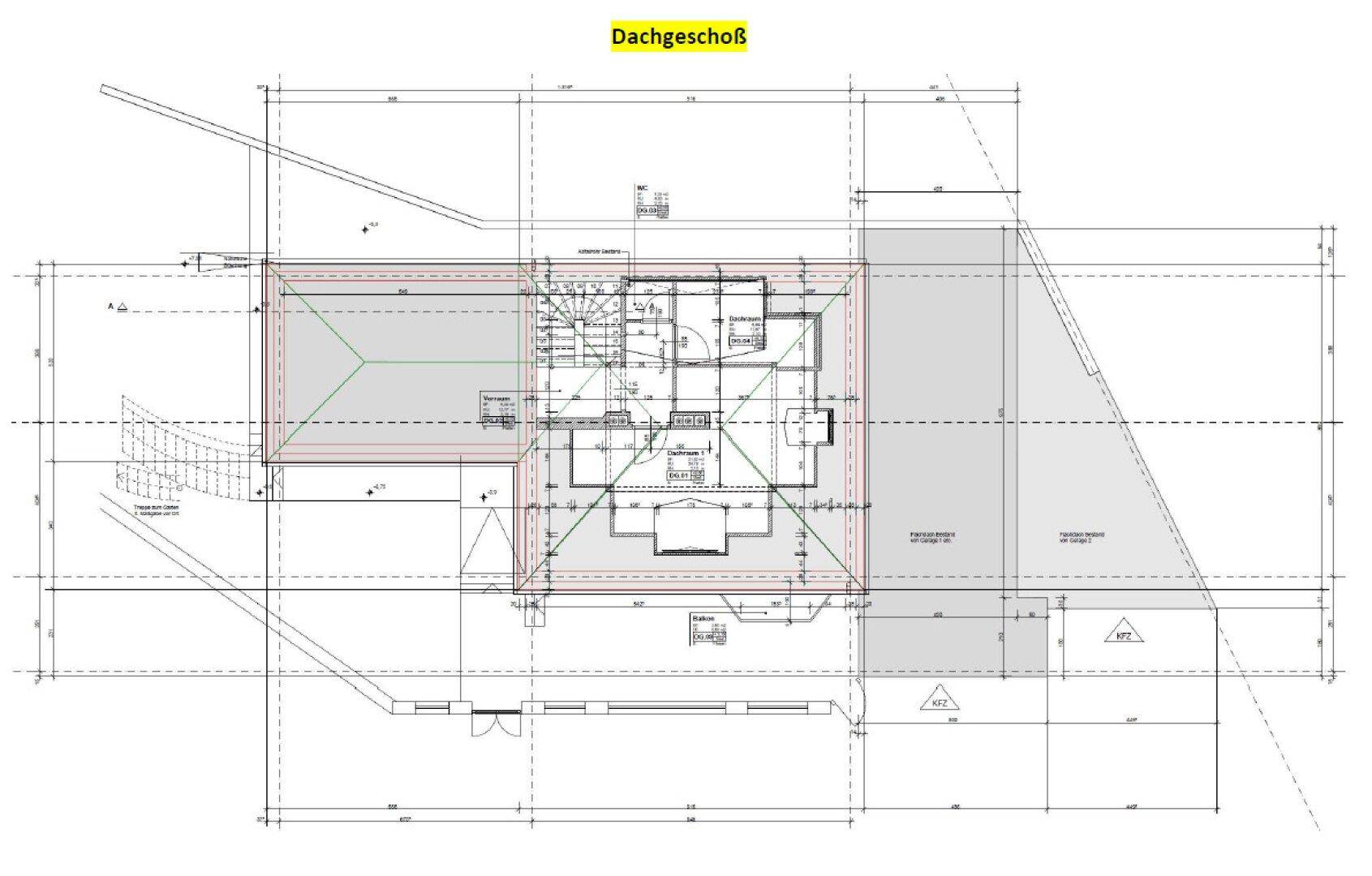Grundriss des Dachgeschosses mit Dachschrägen und zentraler Raumaufteilung.