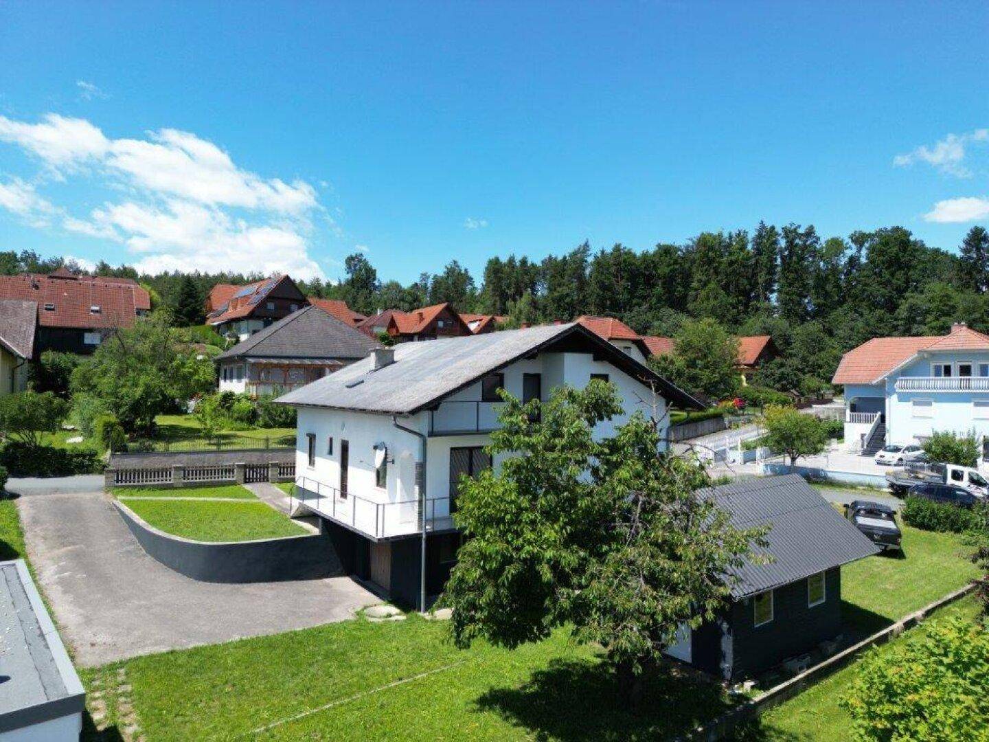 Natur trifft Lebensqualität in Thermenregion! Gemütliches Einfamilienhaus in sonniger Ruhelage mit traumhaftem Ausblick und großem Gartenhaus - Mehr