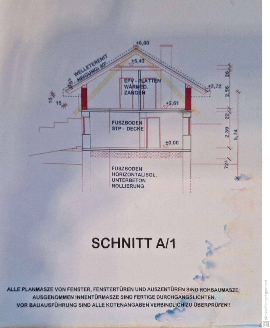 Schnittansicht des Hauses zeigt Dachkonstruktion und Geschossebenen.