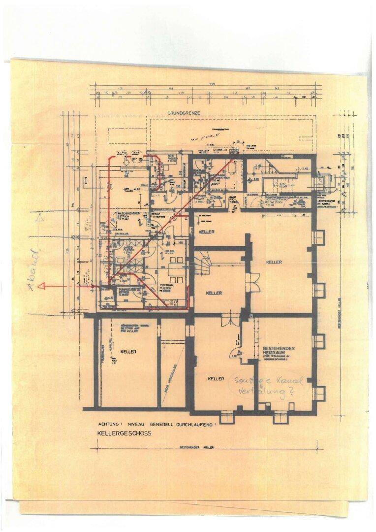 Grundriss des Kellergeschosses mit verschiedenen Kellerräumen und Lagerbereichen.