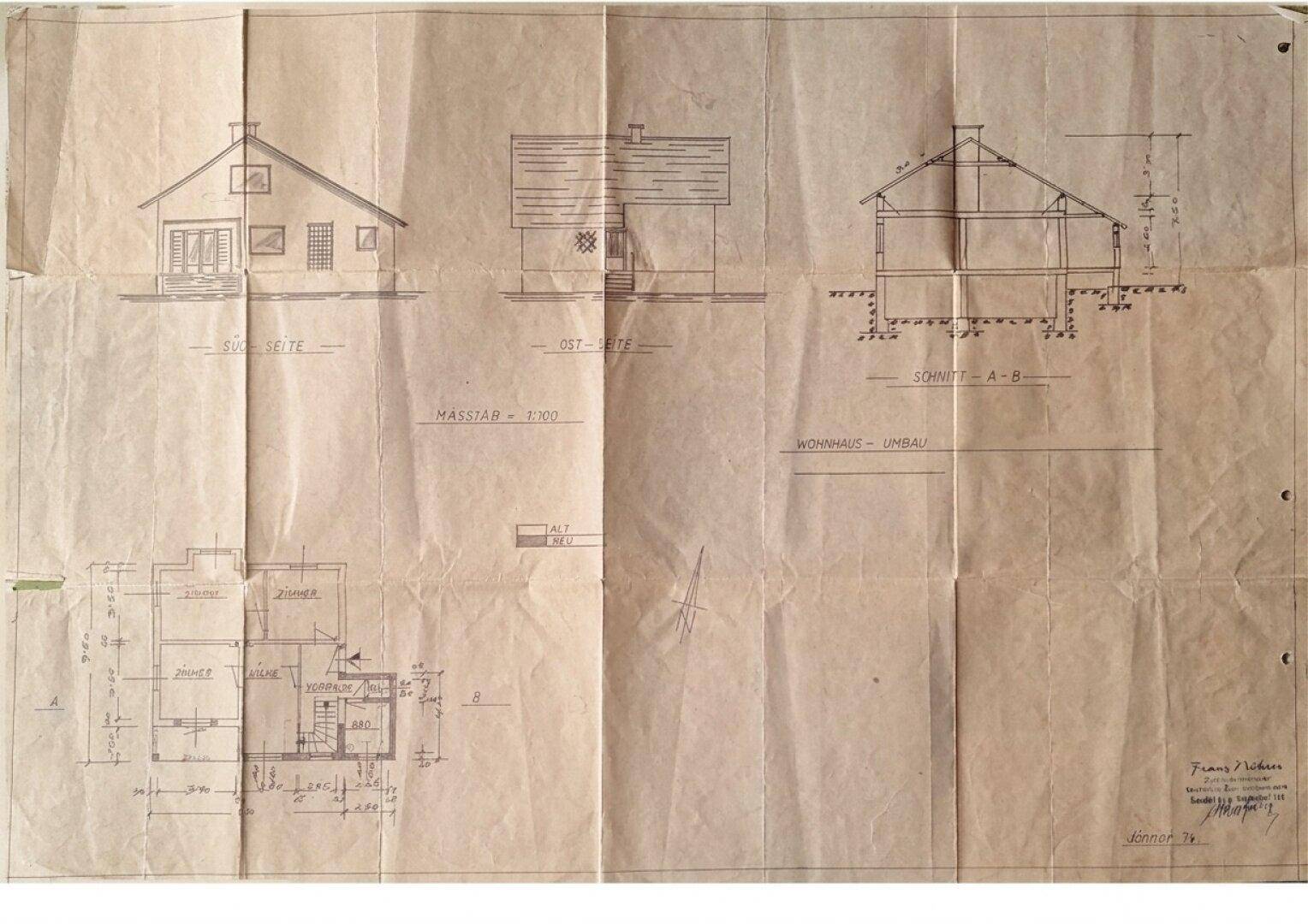 Historischer Bauplan eines Wohnhauses mit Grundrissen, Ansichten und Schnittdarstellung.
