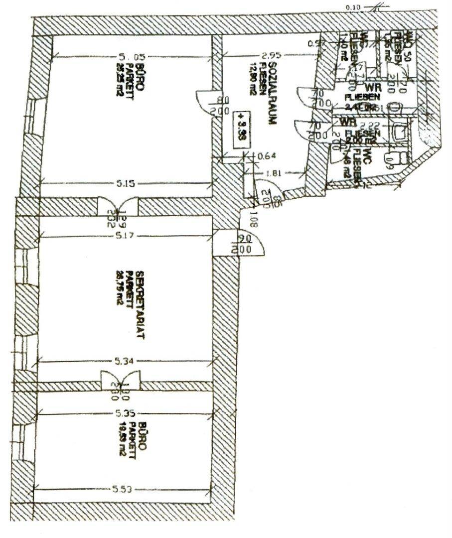 Grundrissplan mit Raumaufteilung, inklusive Büros, Sozialraum und WC-Bereich.