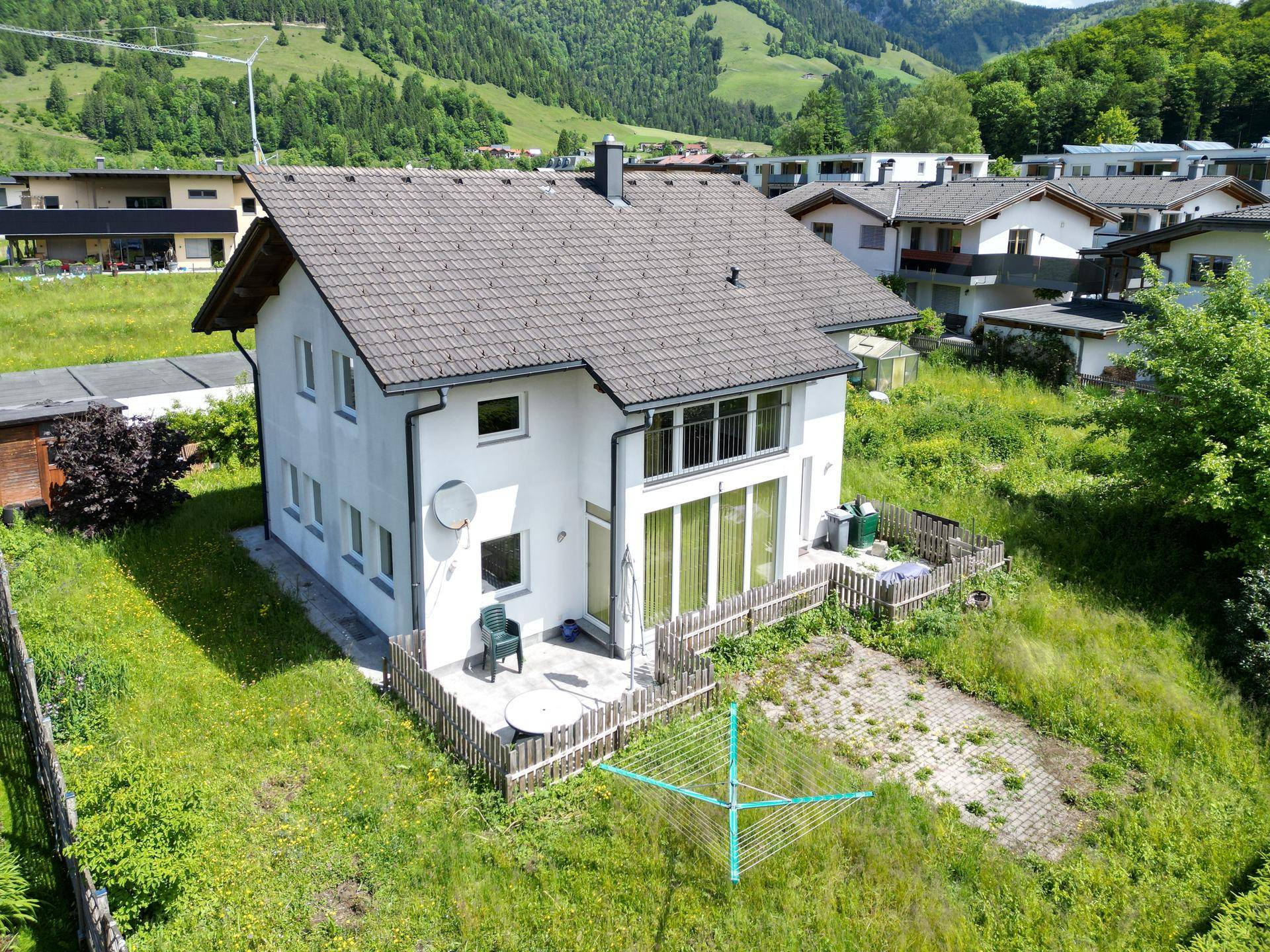 Großzügiges Grundstück mit Haus in ruhiger Lage - Ansicht 3