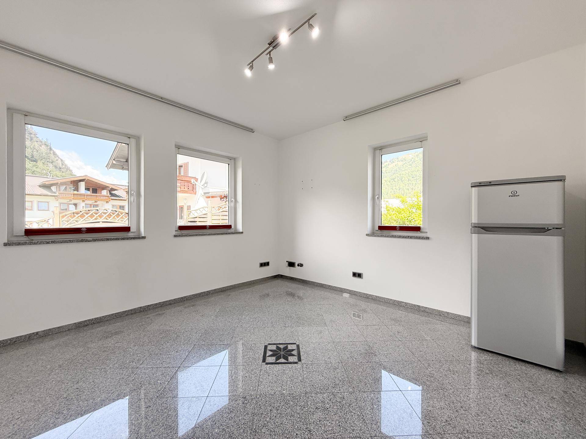 Großzügiges Grundstück mit Haus in ruhiger Lage - Ansicht 6