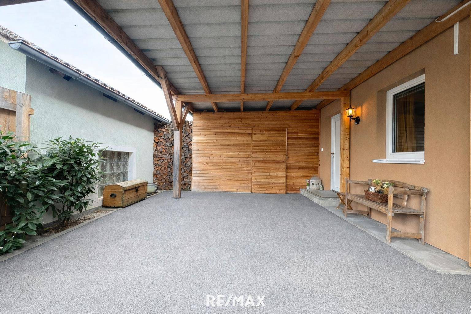 Ihr kleines Wohnparadies: Neuwertiger Bungalow mit Garten und Carport – pohled 2