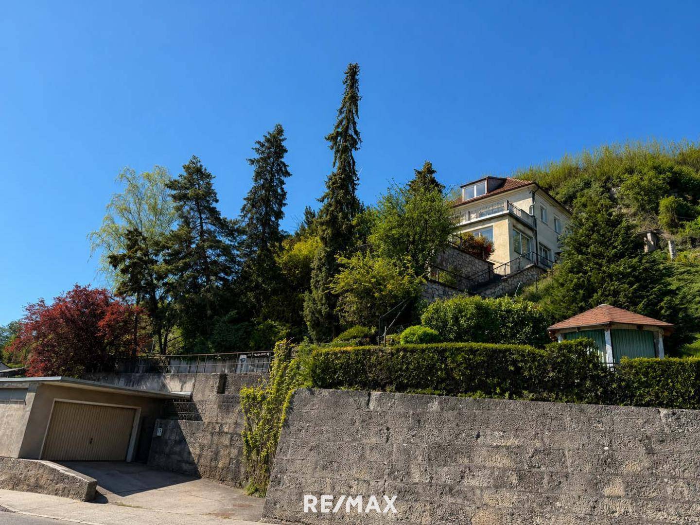 Wohnen in einzigartiger Aussichtslage in Steyr - Teilsaniert ! - Więcej