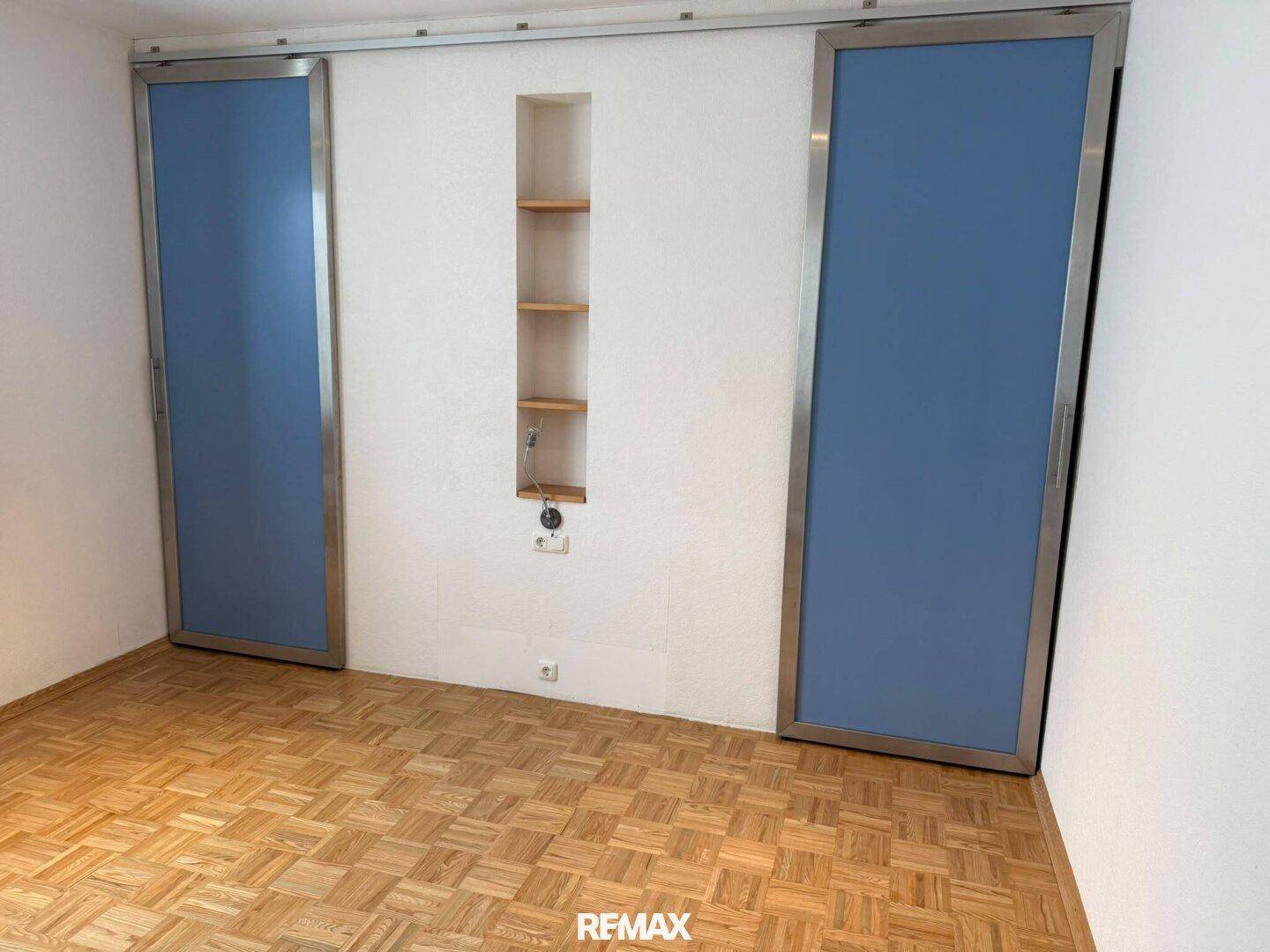 Schlafzimmer Schrankverbau - Geschlossen