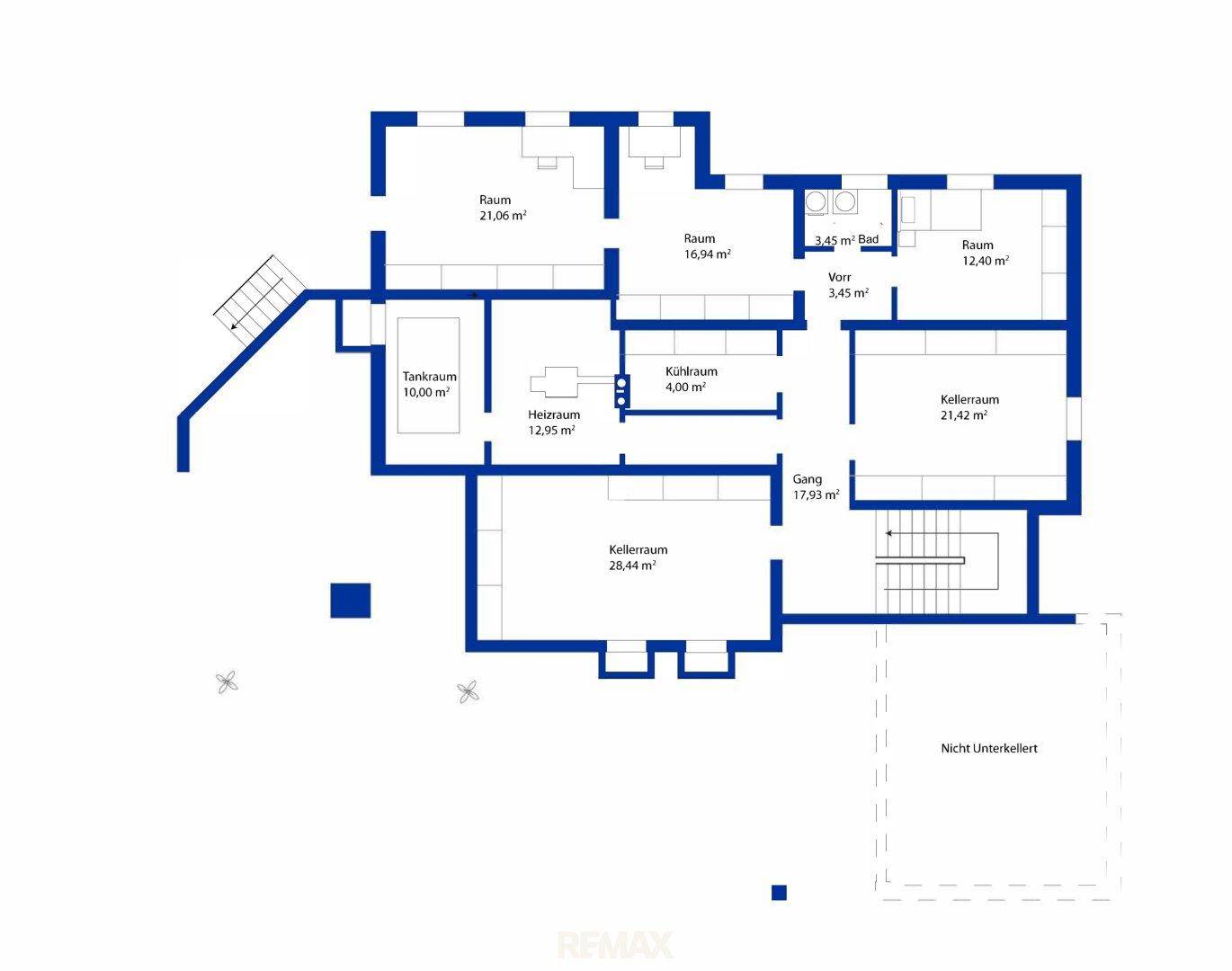 Grundriss des Untergeschosses mit Kellerräumen, Heizraum, Tankraum, Kühlraum und Bad.