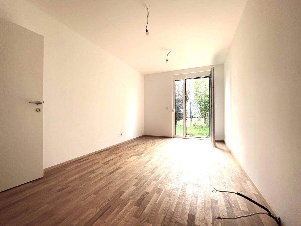 Schlafzimmer mit Gartenzugang