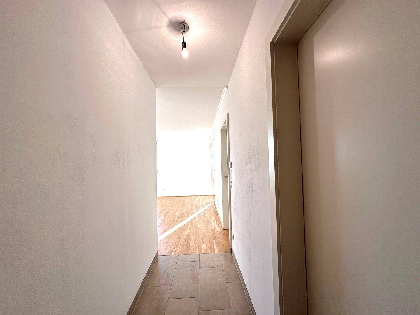 Urbanes Wohnen mit Top-Ausstattung: Moderne 3-Zimmer-Wohnung mit Terrasse &amp; Loggia - Mehr