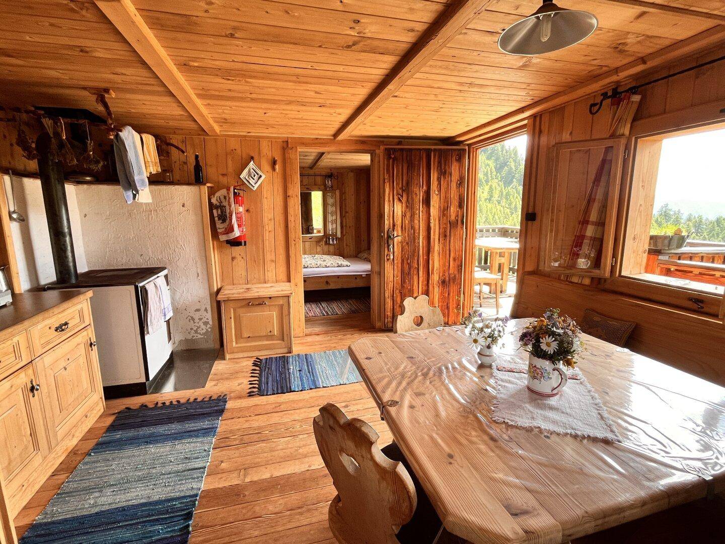 Almhütte innen