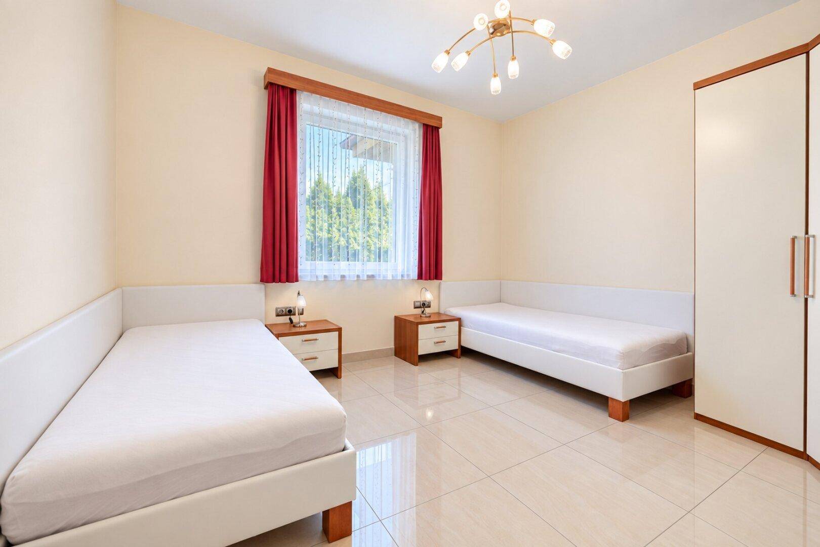 Schlafzimmer 2
