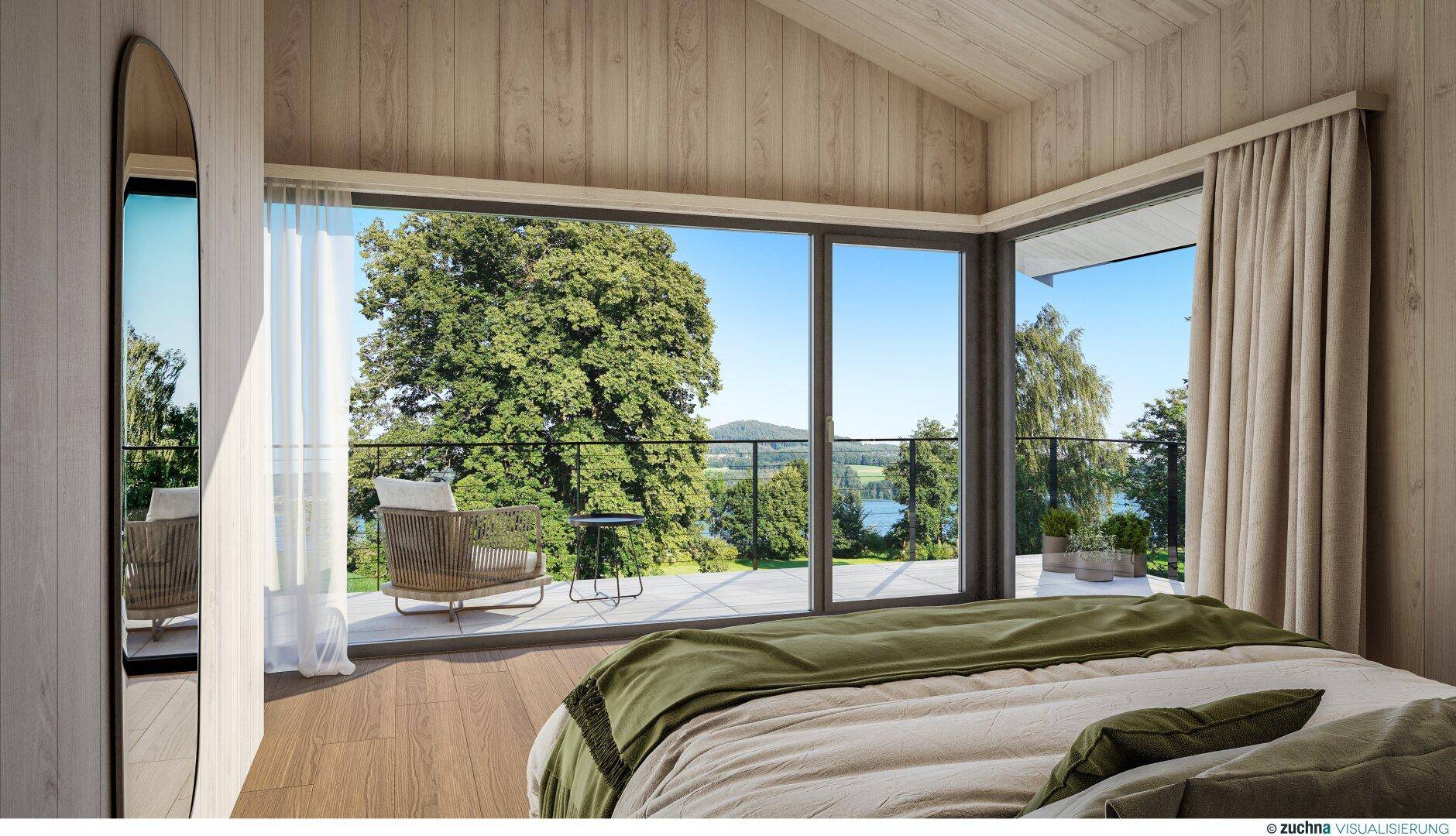 Helles Schlafzimmer mit Holzwänden, großen Fenstern und weitem Blick auf See und Berge.