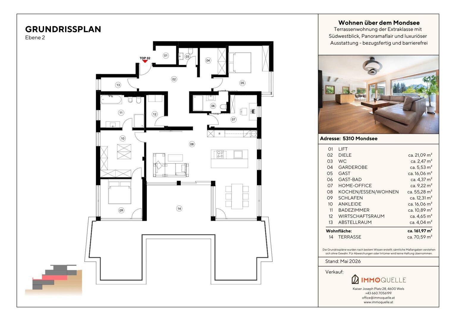 Grundrissplan der Ebene 2 mit Wohnküche, Schlafzimmern und großer Terrasse.