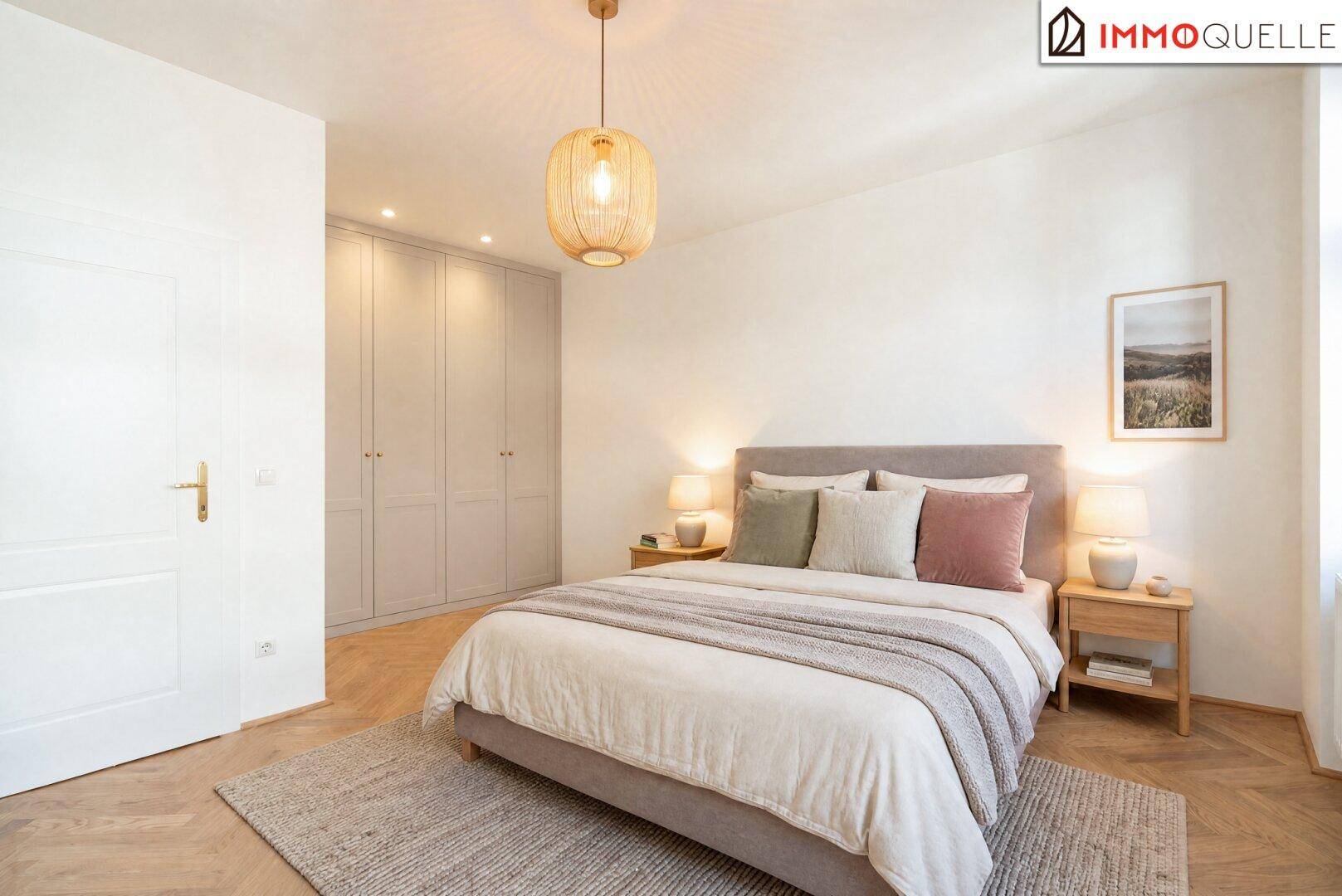 Modernes Schlafzimmer mit Doppelbett, integriertem Kleiderschrank und stilvoller Beleuchtung.