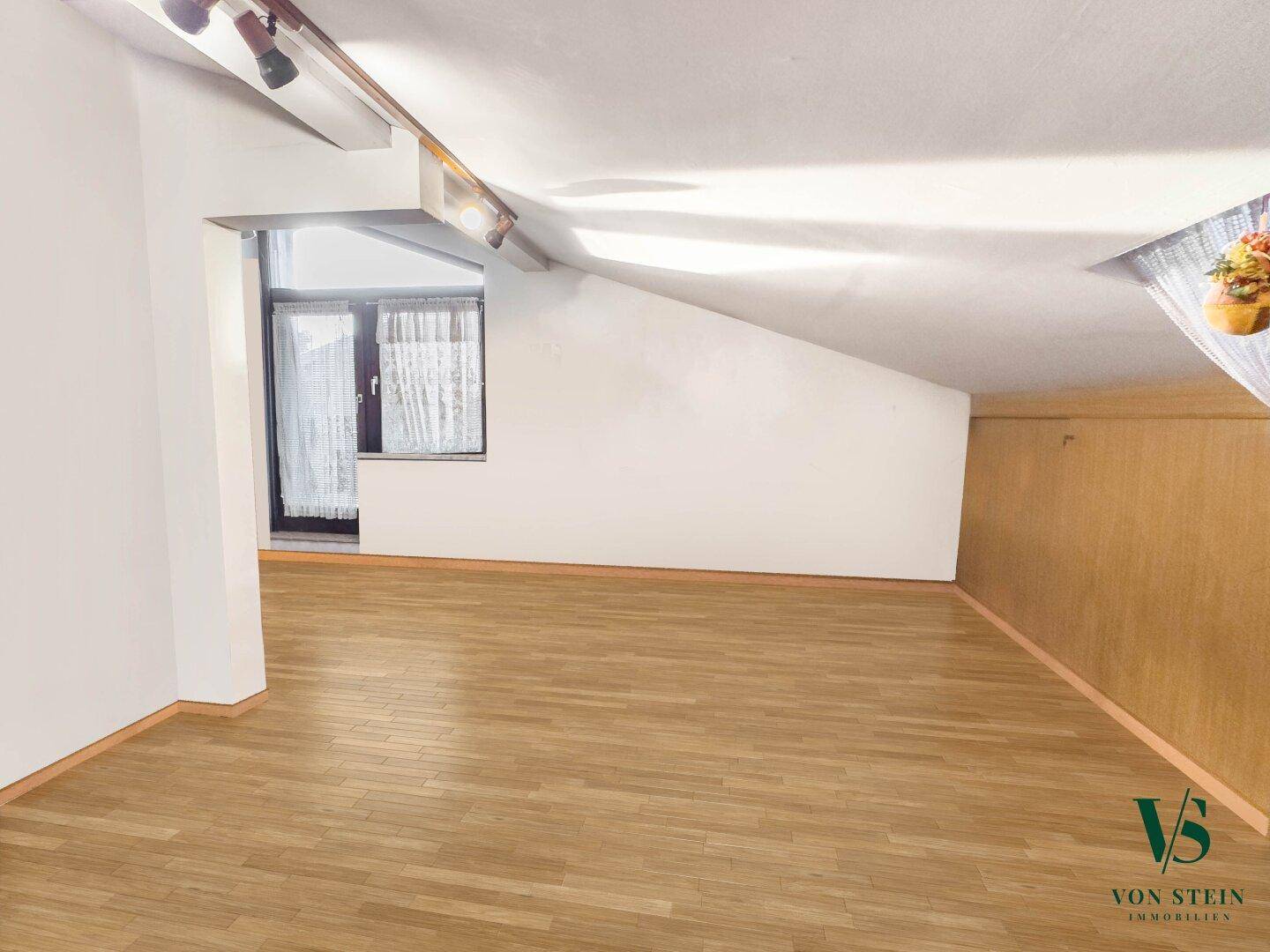 Zimmer Dachgeschoss mit Balkon