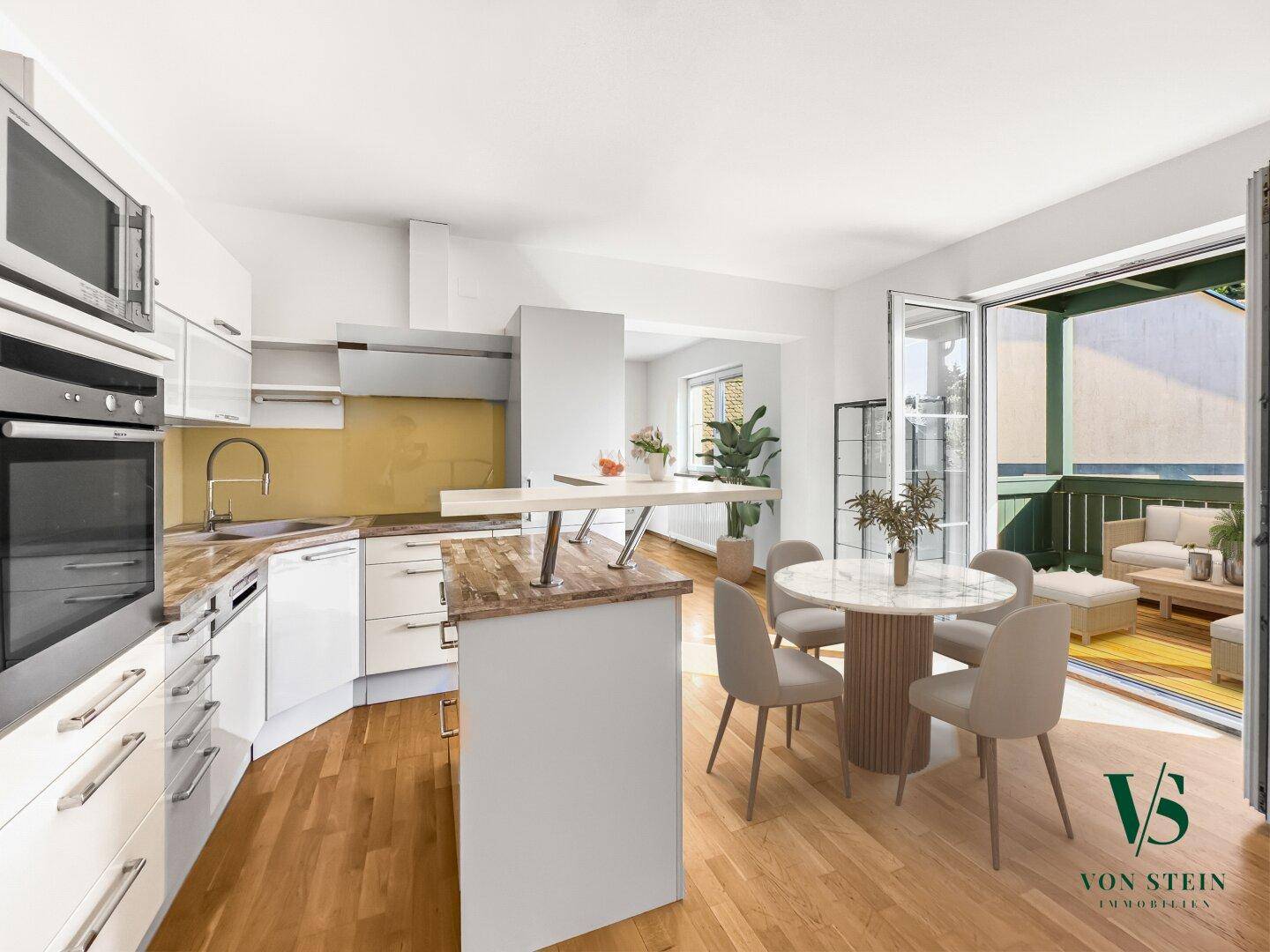 Moderne Einbauküche mit Essbereich und direktem Zugang zu einer möblierten Terrasse.