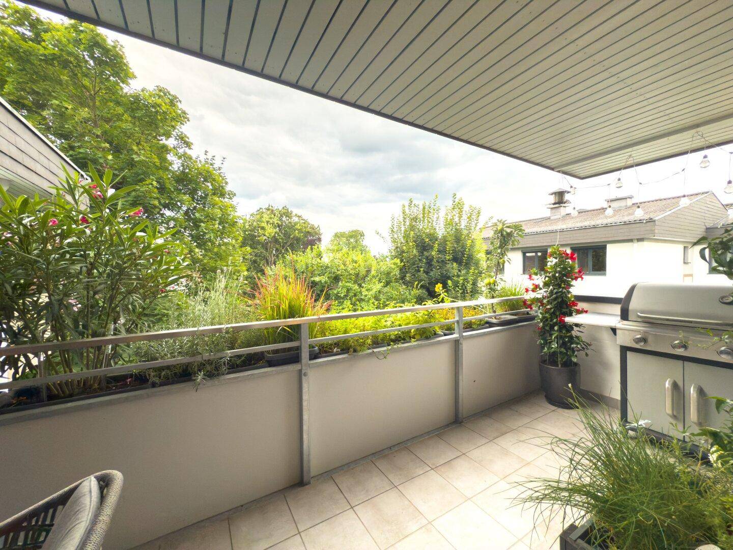 Überdachter Balkon