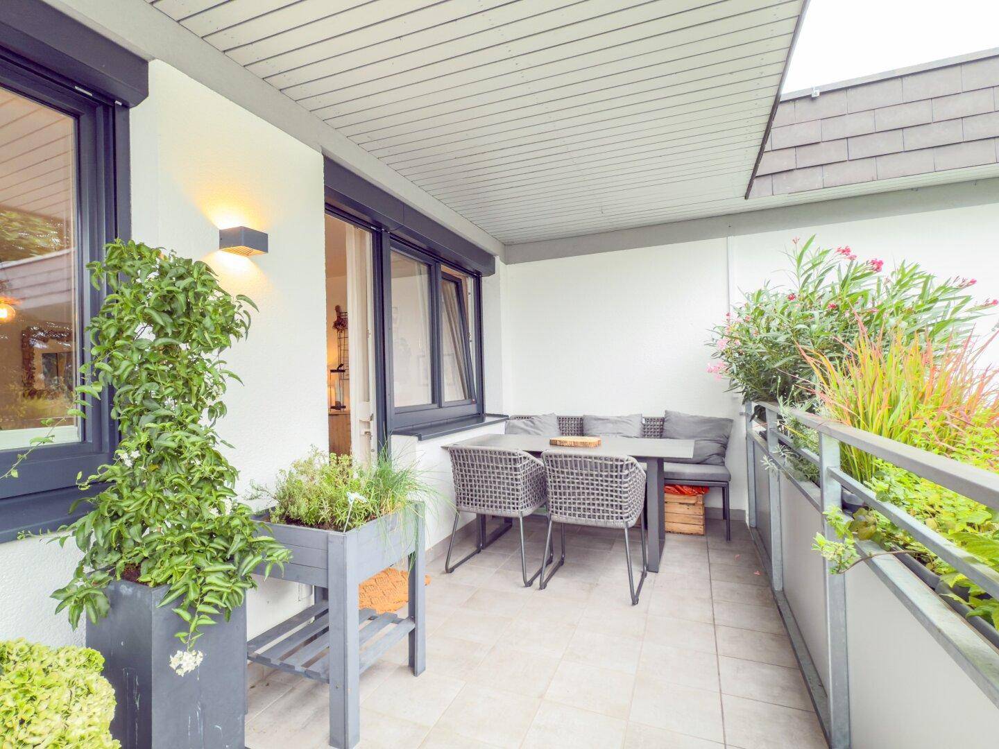 Überdachter Balkon