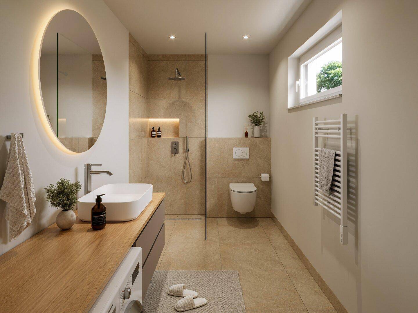 Badezimmer mit Fenster und ebenerdiger Dusche