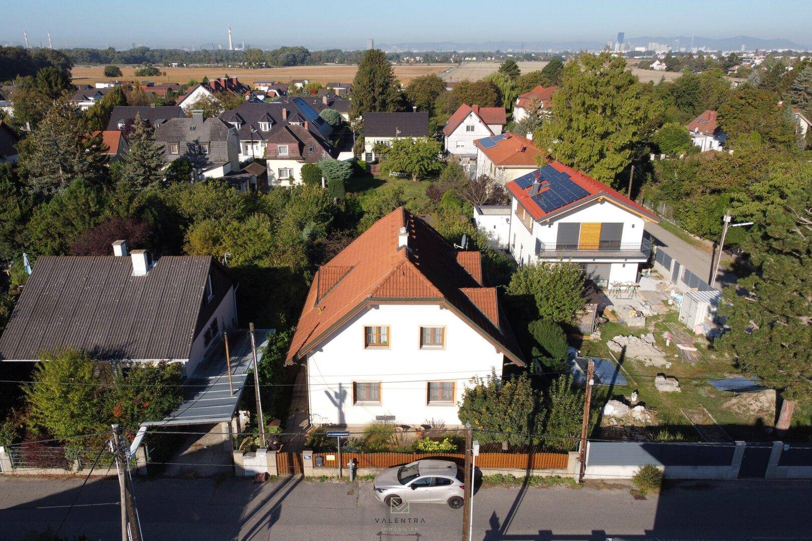 Modernisiertes Einfamilienhaus mit Luftwärmepumpe, Einlegerwohnung und Traumgarten in Essling - Widok 4