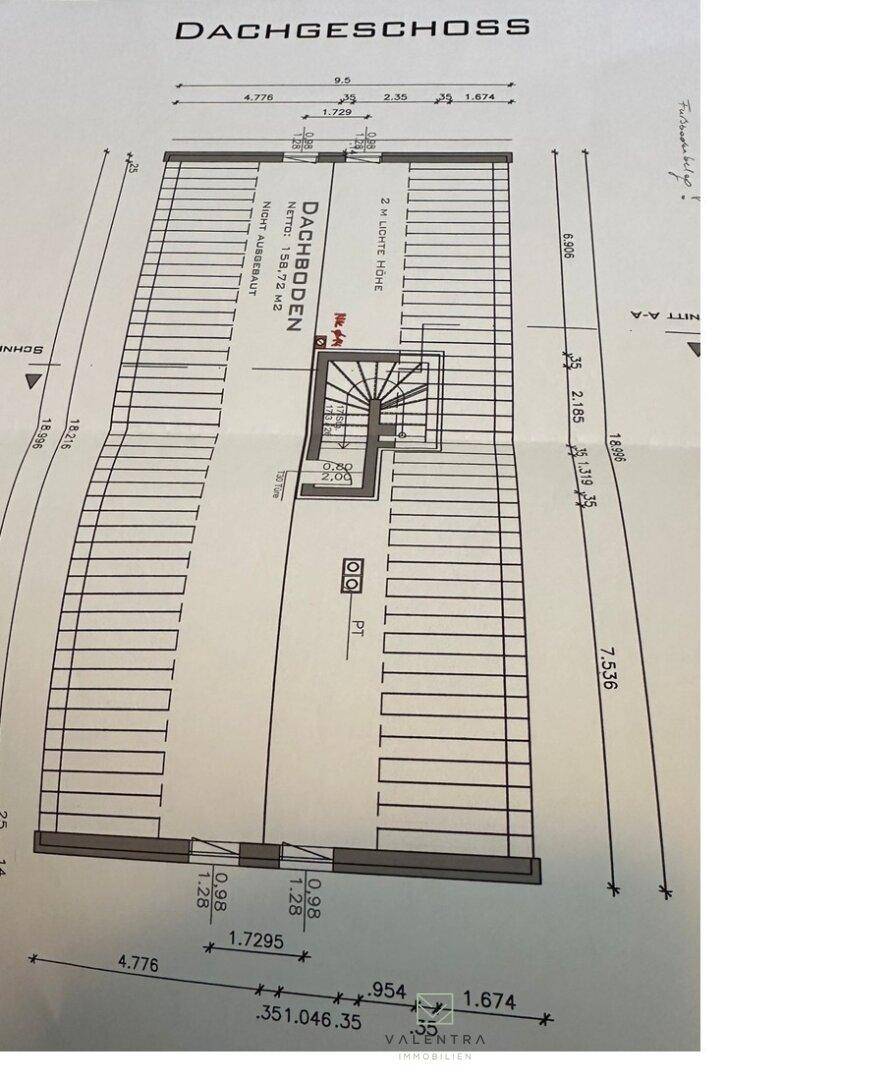 Grundriss des Dachgeschosses mit ungenutztem Dachbodenbereich und Treppenzugang.