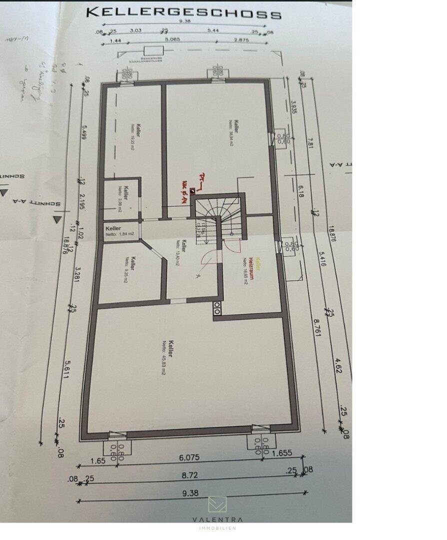 Grundriss des Kellergeschosses mit mehreren Kellerräumen und Heizraum.