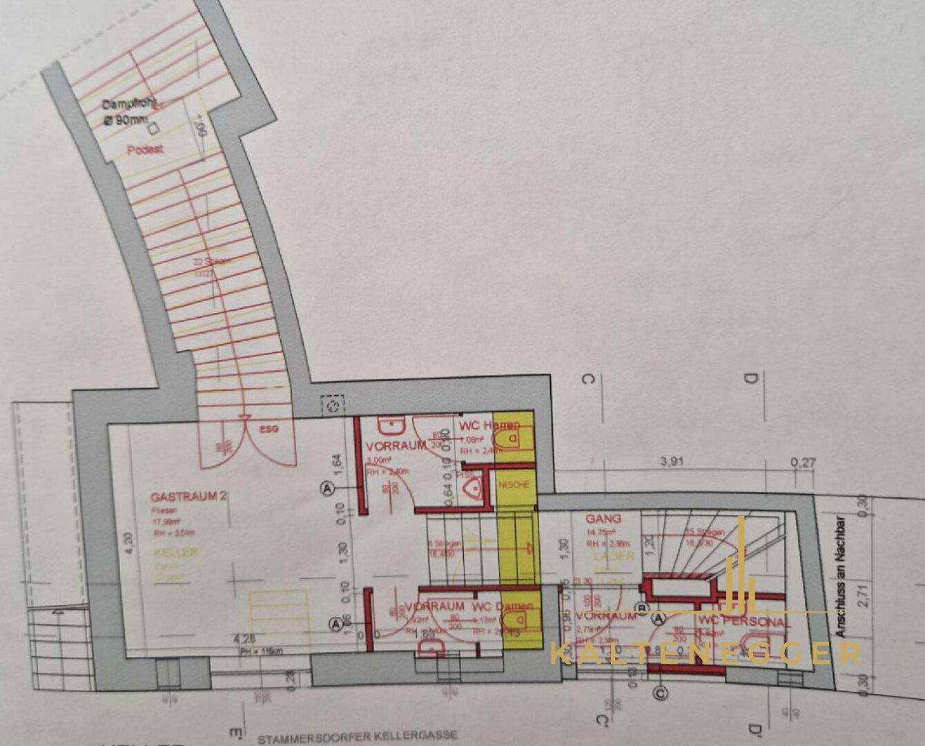 Grundrissplan zeigt mehrere Toilettenbereiche, Treppen und einen Kellerraum.