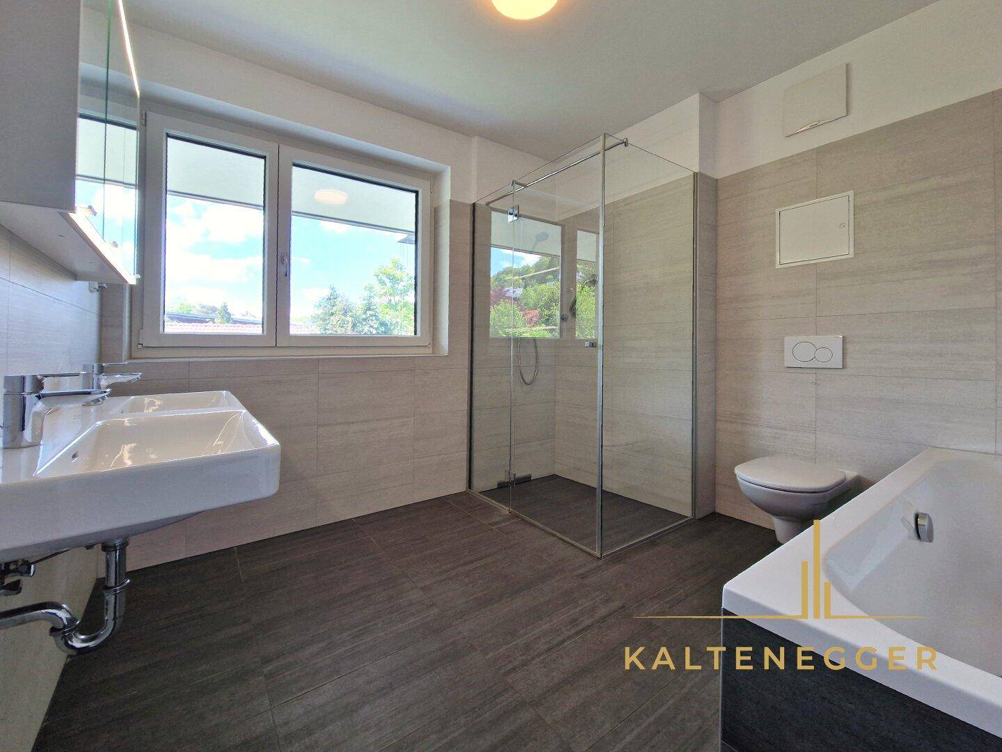 OG: Badezimmer + WC