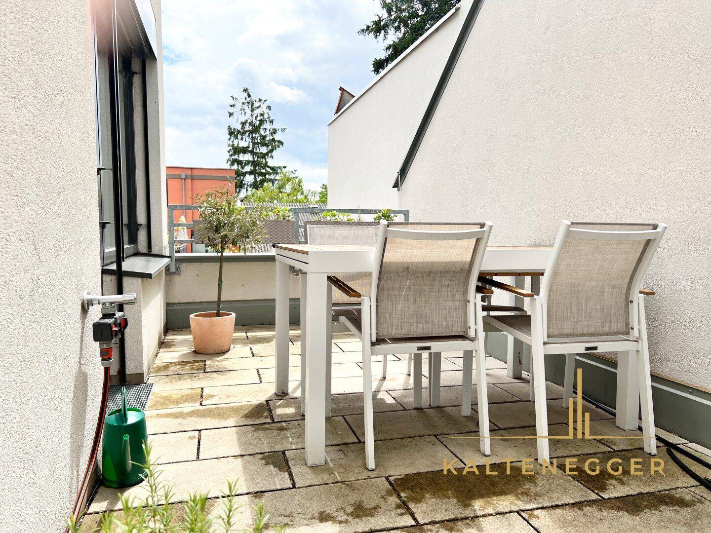 Terrasse 11,52 m² mit Wasser- und Stromanschluss