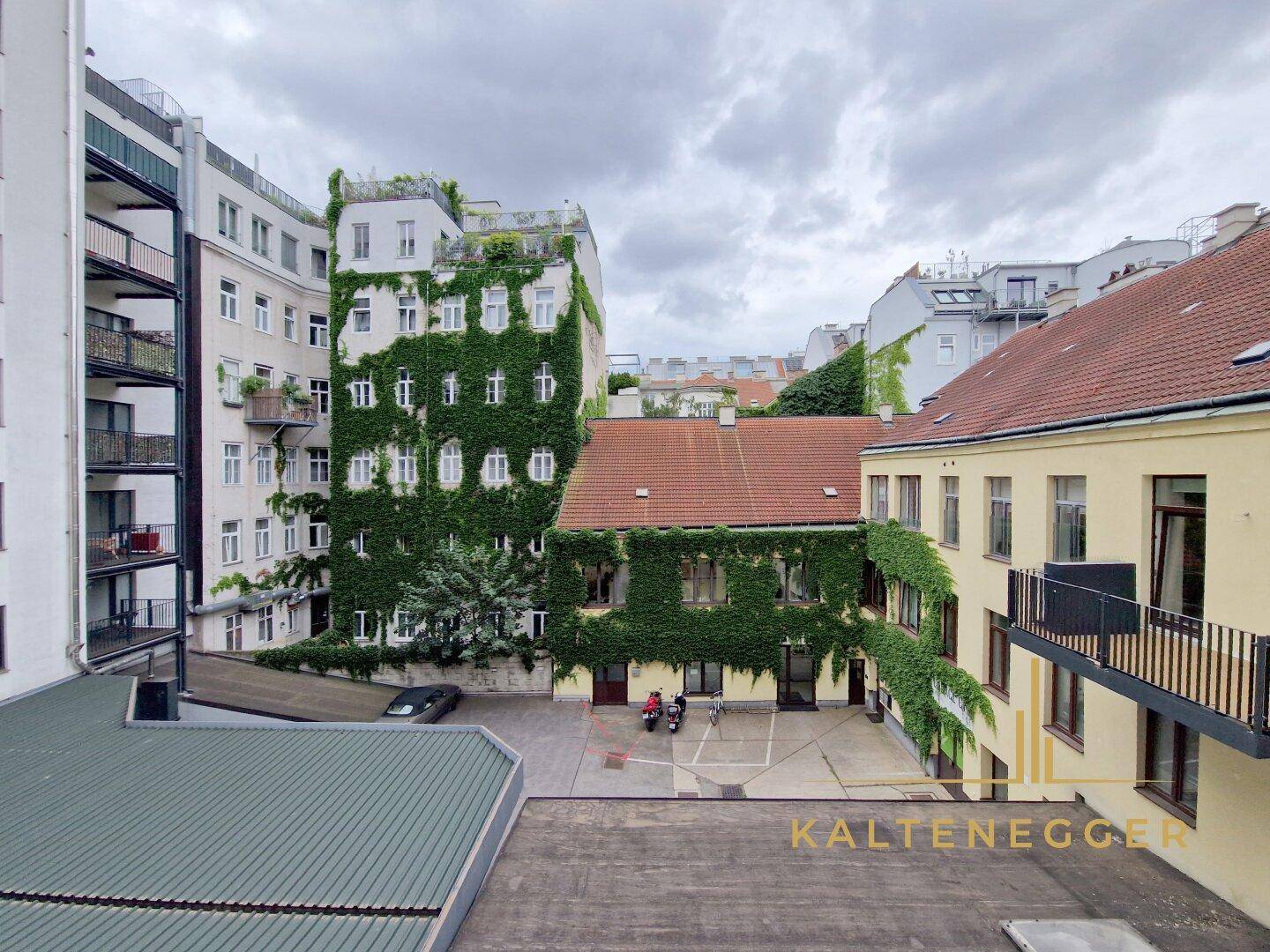 Aussicht von dem Zimmer in den ruhigen Innenhof