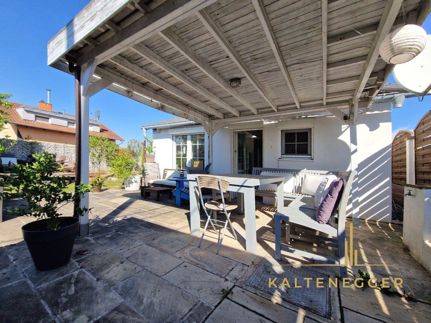 Terrasse vor dem Haus