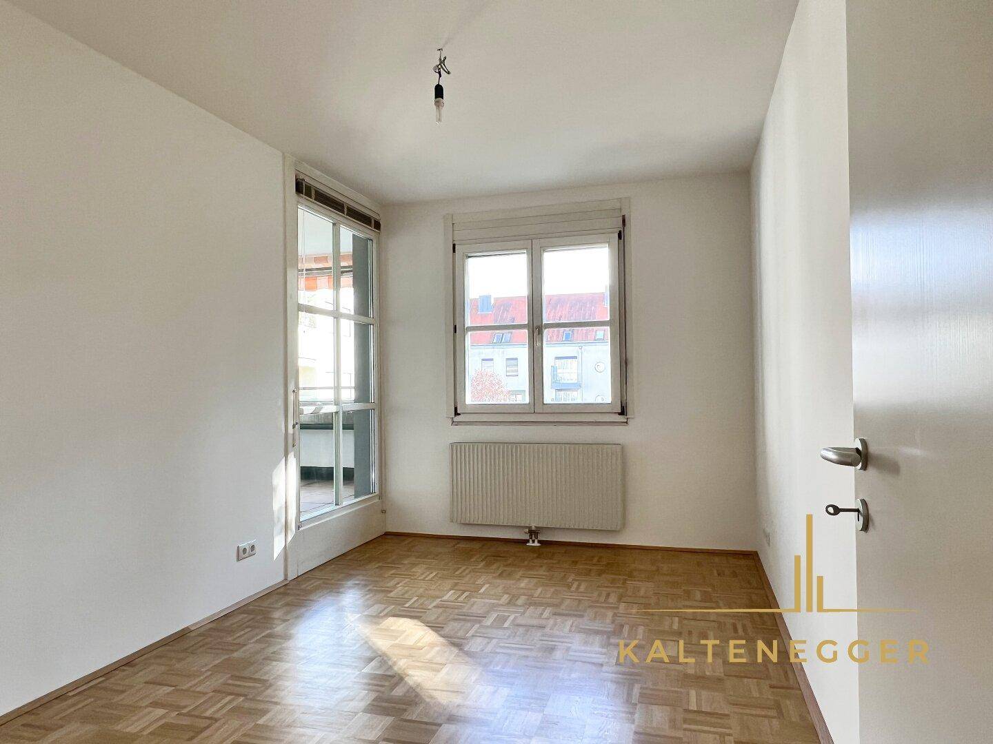 Zimmer mit 12,60 m² mit Zugang zum Balkon