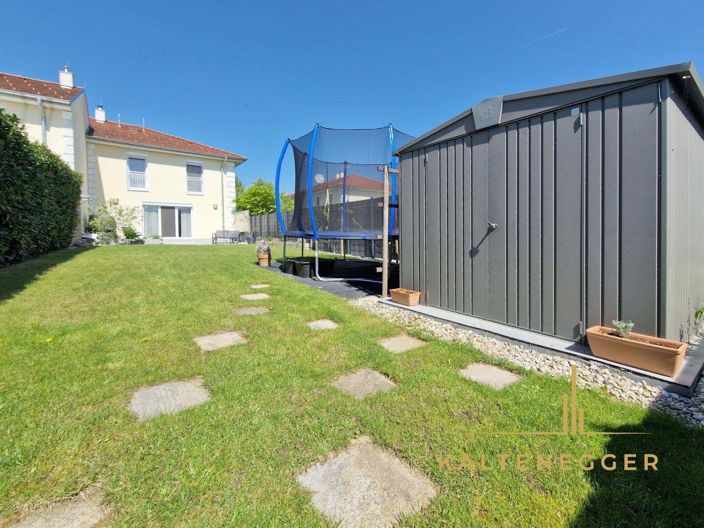 Blick auf das Haus von der Badeteichseite her