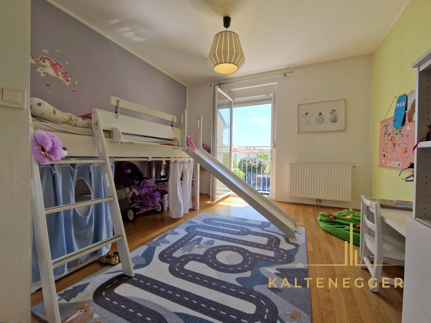 OG: Kinderzimmer ca. 13,78 m²