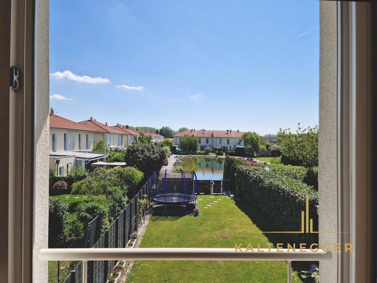 Aussicht auf den Badeteich vom Schlafzimmer/Kinderzimmer aus