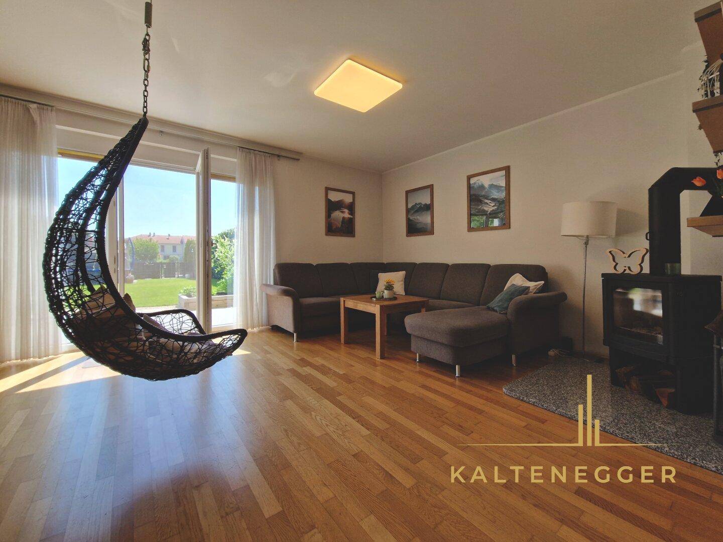 EG: Wohnzimmer ca. 37,11 m²