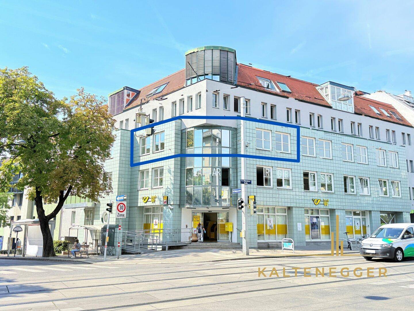 2. Stock: Wohnküche und je 1 Zimmer links und rechts davon