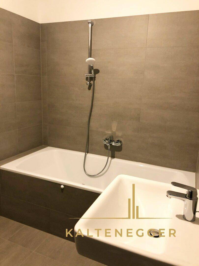 Bad mit Wanne