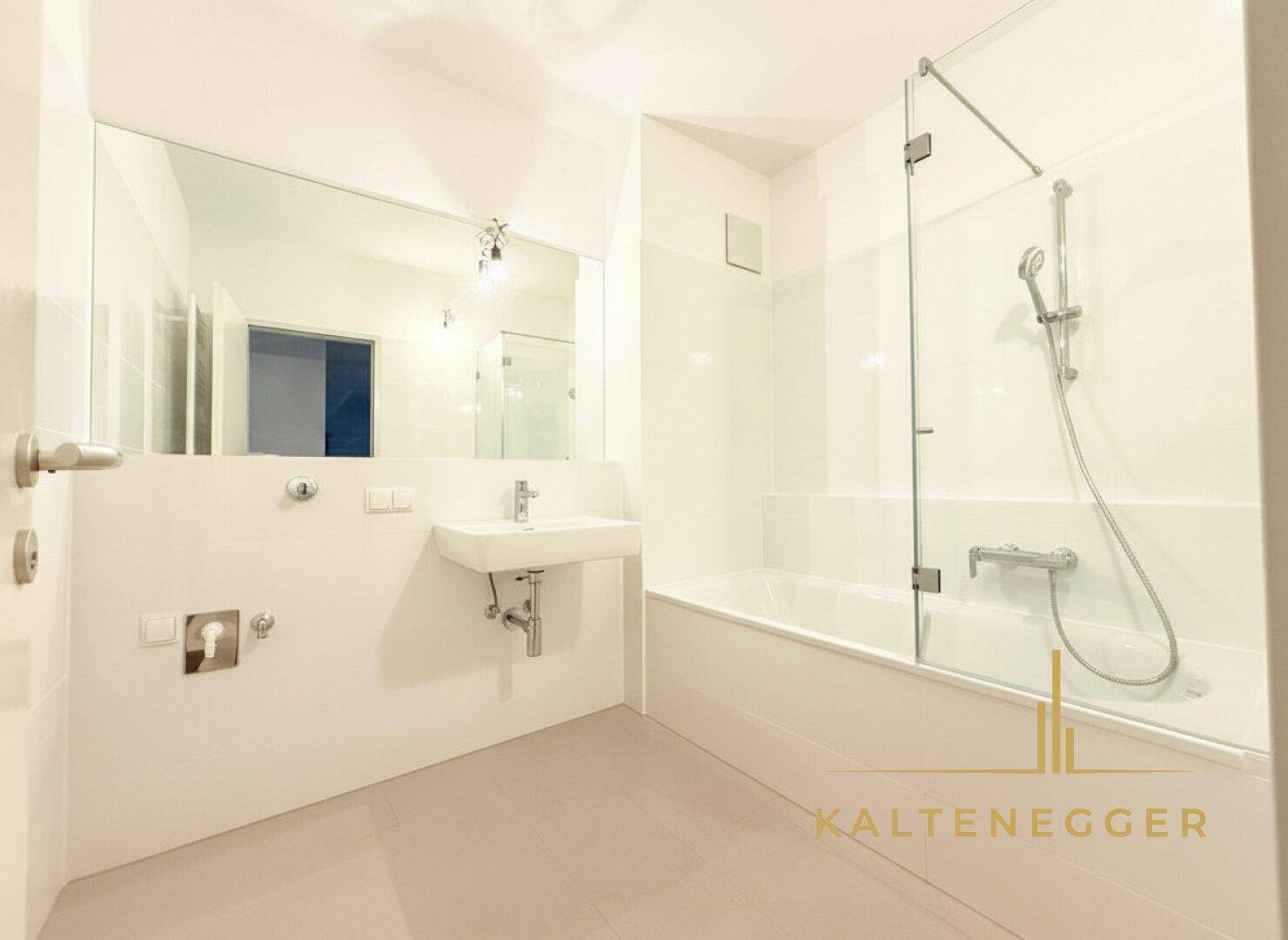 Bad 5,13 m² mit Wanne und WM-Anschluss