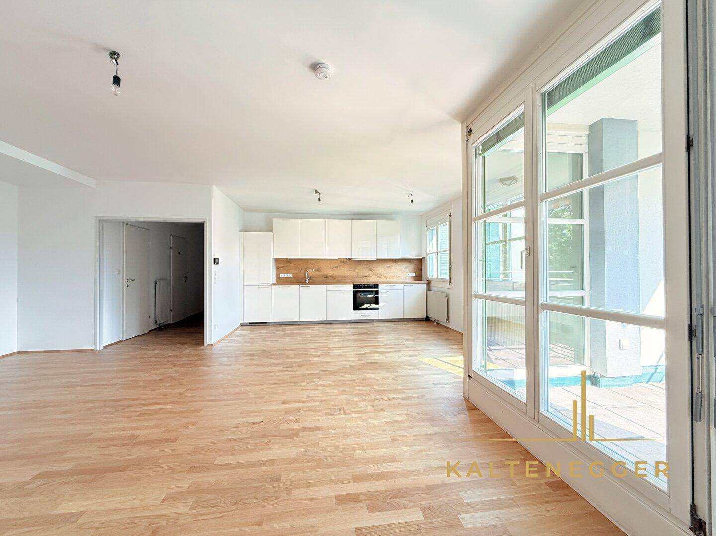 Wohnküche mit 44,26 m² - Zugang zur Loggia