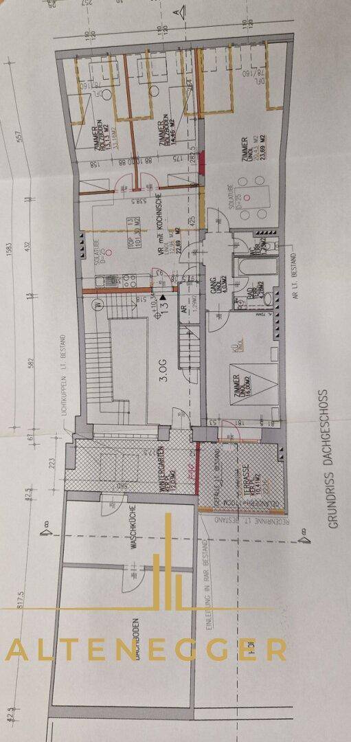 Grundriss des dritten Obergeschosses mit Zimmern, Bädern und einer Terrasse.